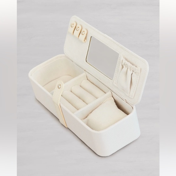 BEIS Handbags - BEIS The Jewelry Case in Beige New Womens Travel Makeup Bag